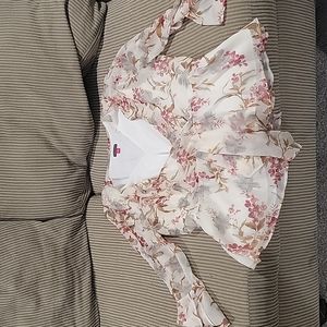 Vince Camuto XL floral wrap top